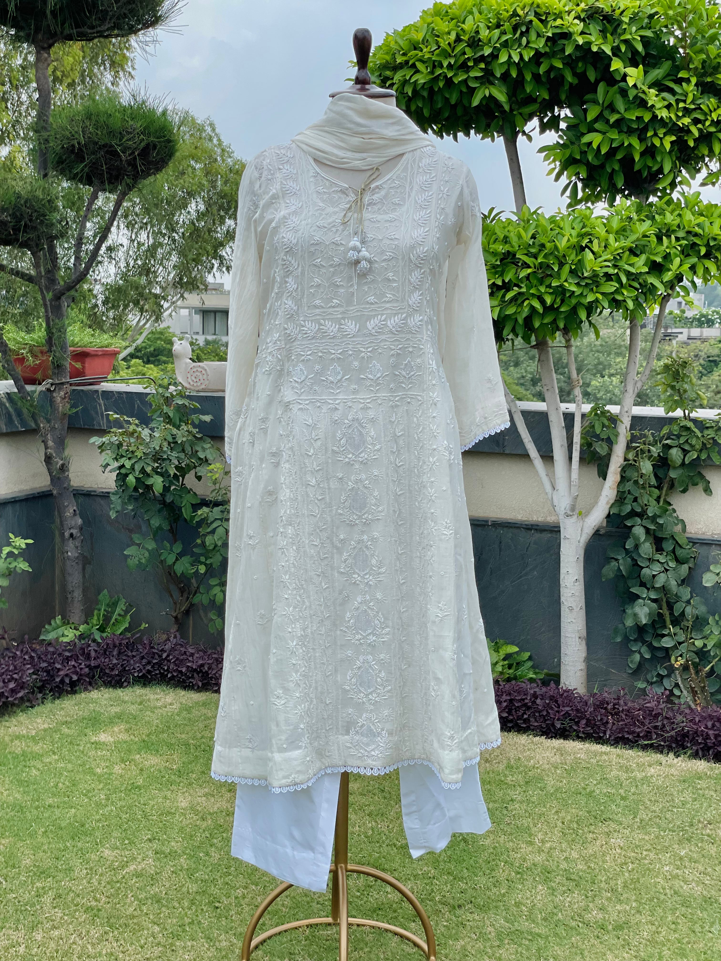 White Chanderi Nabiya Kurta Pant Dupatta with Moti Cutdana